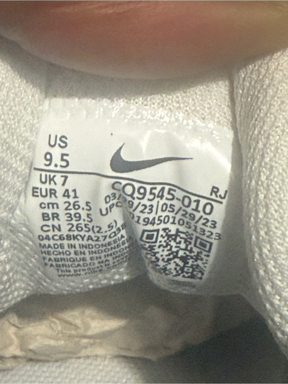 Nike Women's White Sneakers with Metallic Yellow-Gold Swoosh. NWOT - Picture 7 of 7